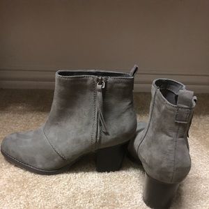 Like new - Old Navy Gray Suede Booties